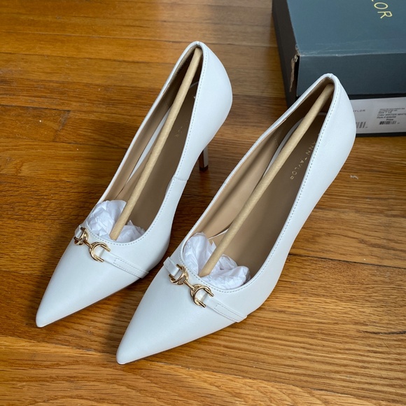 NEW ANN TAYLOR WINTER WHITE LEATHER BUCKLE POINTY TOE PUMPS HIGH HEEL SZ 7.5 - Picture 3 of 6